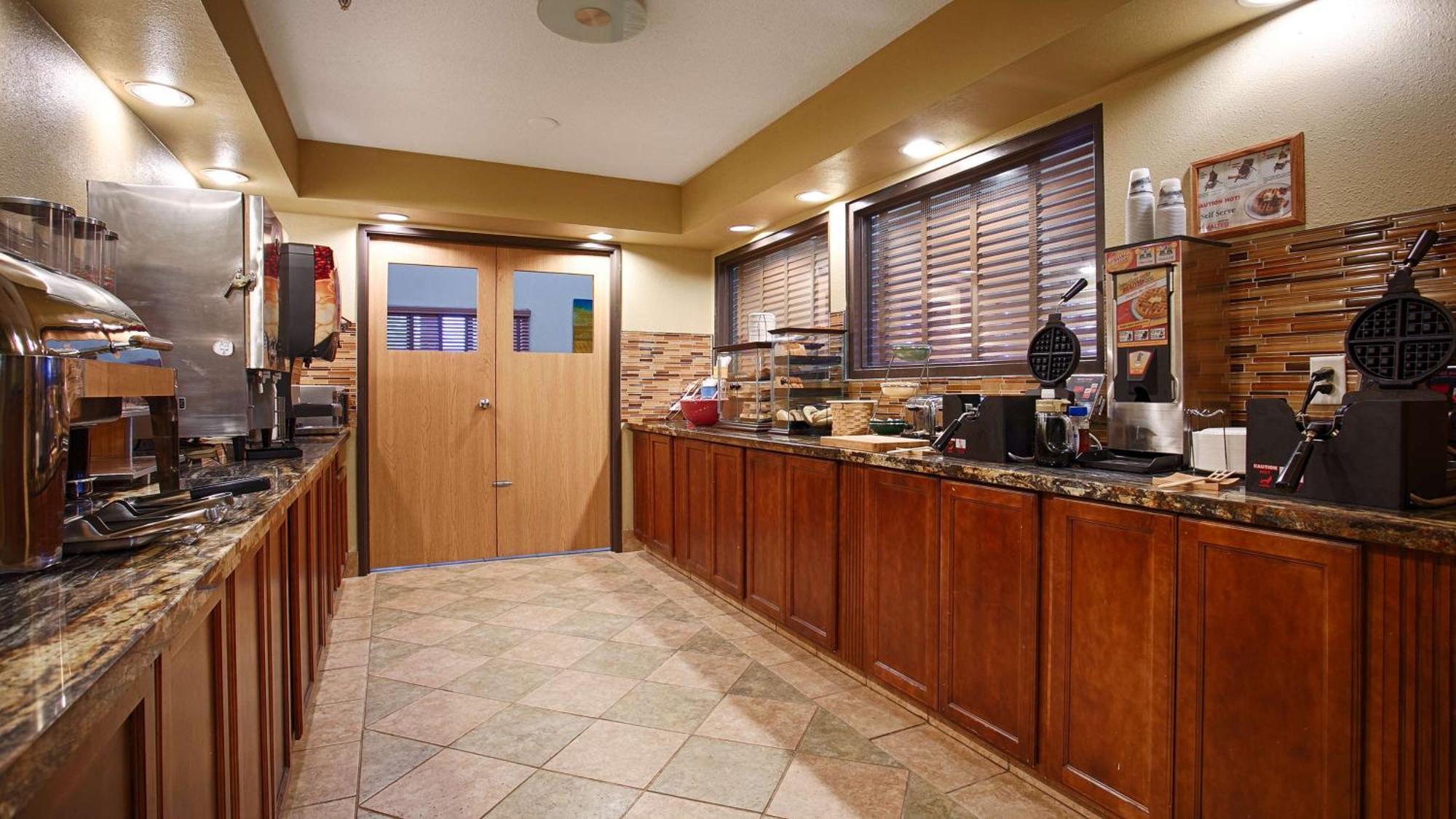 Best Western Alexandria Inn Bagian luar foto
